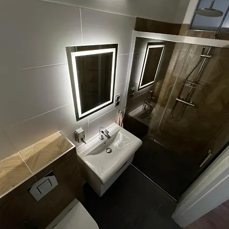 Goscinne Brokat ゲストハウス 3*