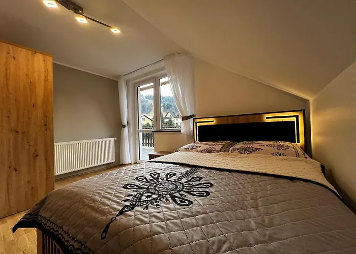 Goscinne Brokat شتوروك